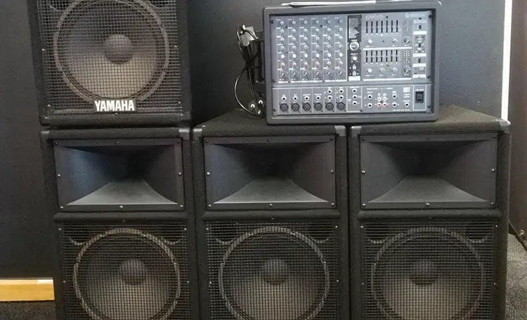 Can you use powered speakers with a powered mixer