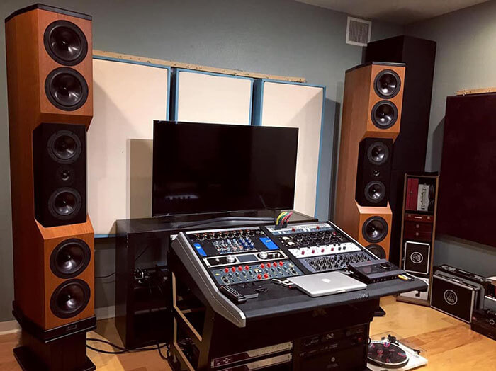 How to Connect Subwoofers to Studio Monitors