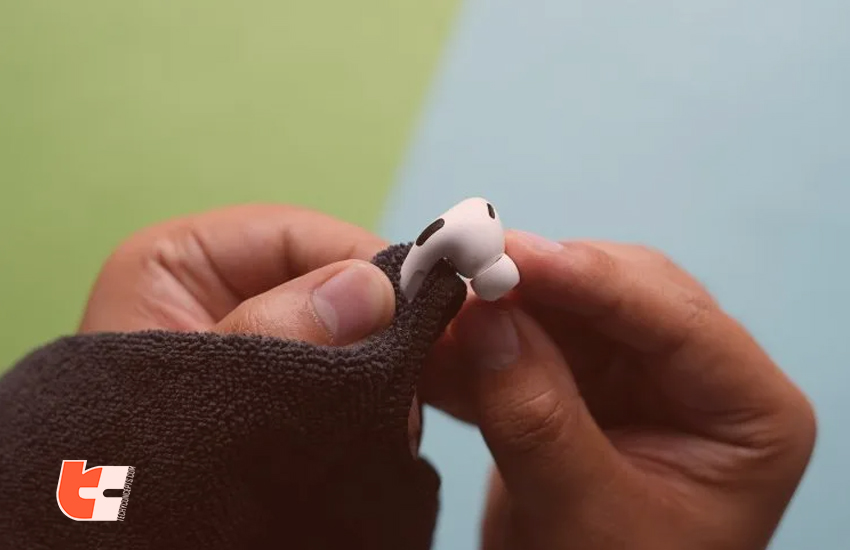 Airpod pro static noise in one ear - Rub and rinse airpod pro