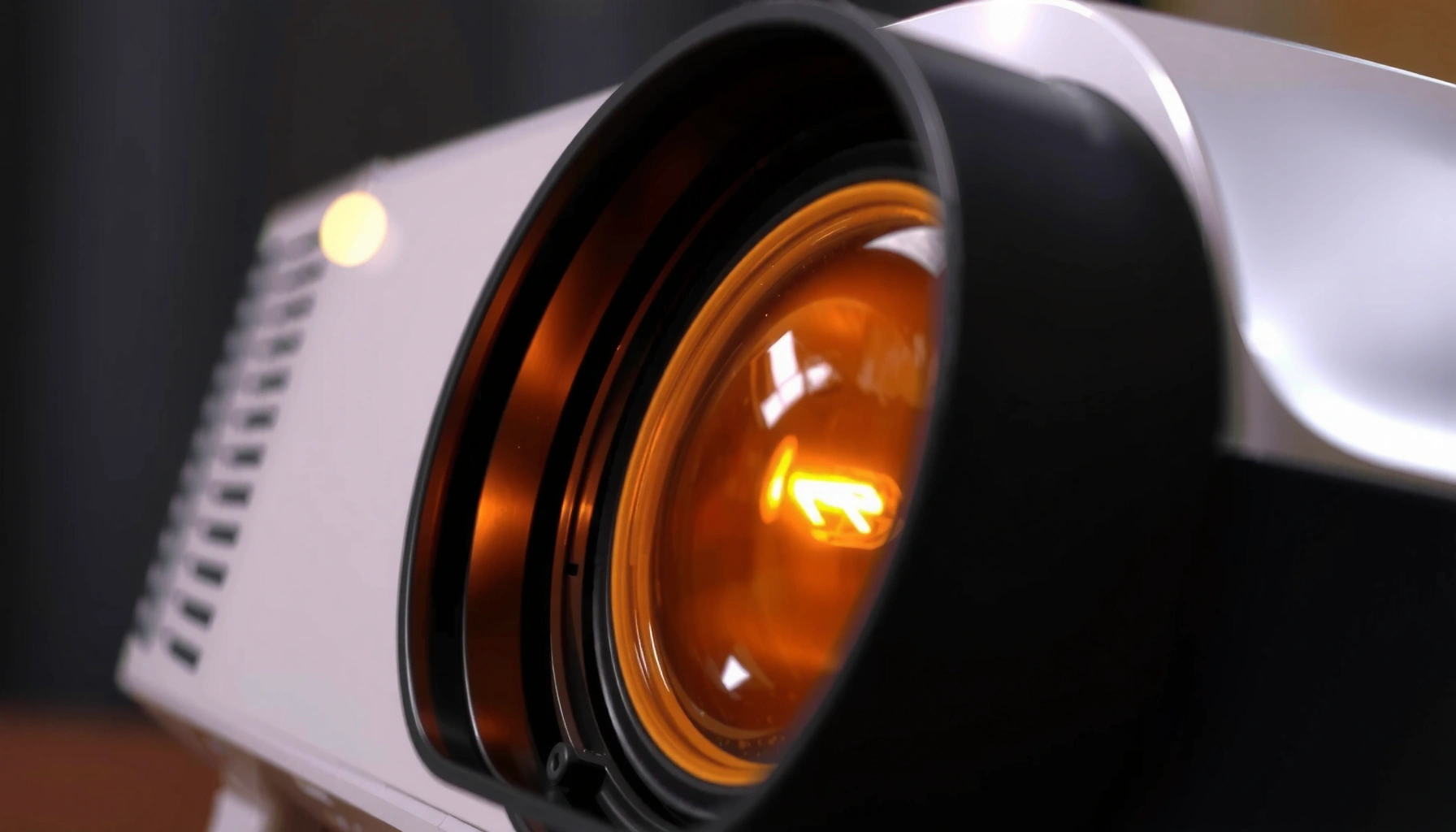 A visual representation of the lifespan of a projector lamp, highlighting average hours of use.